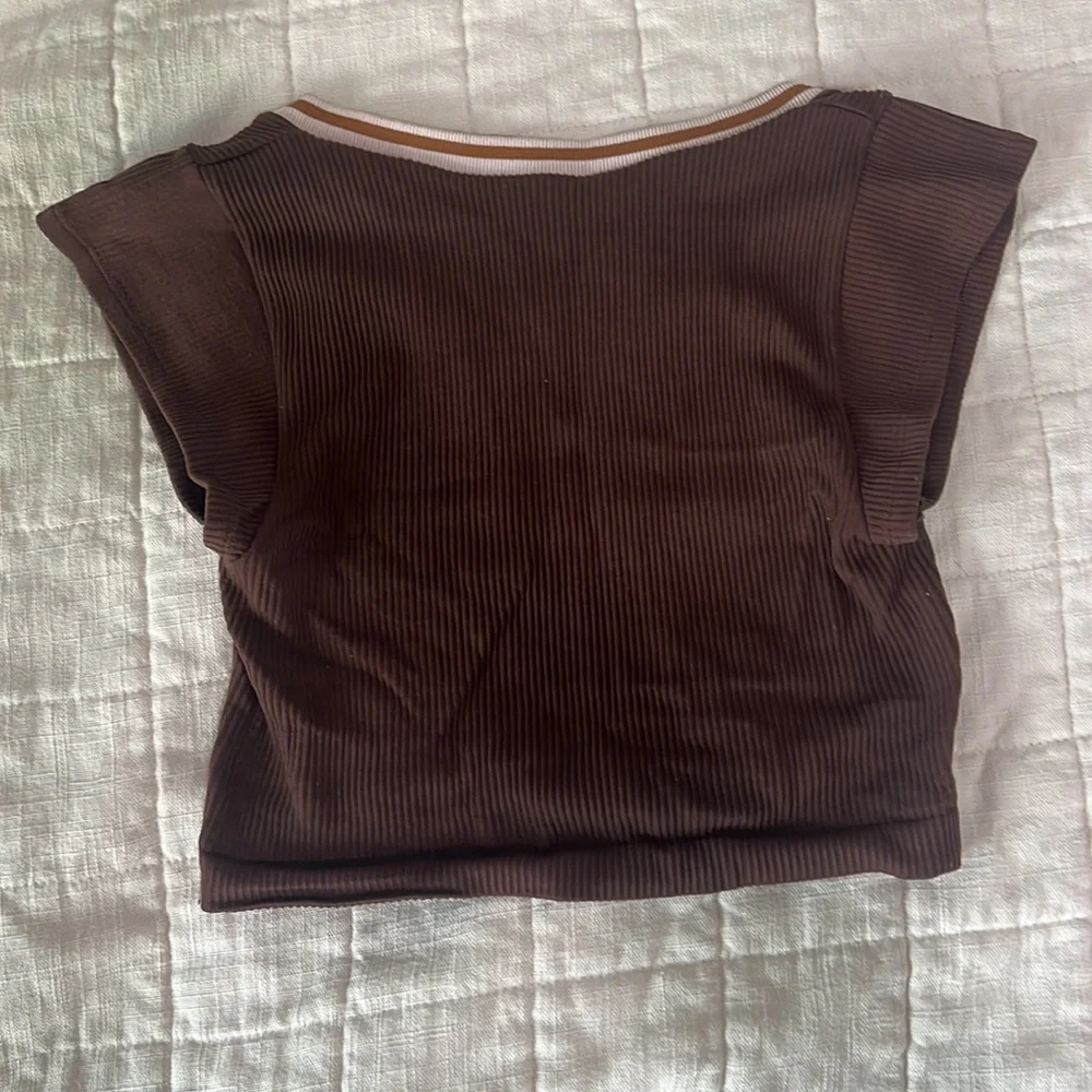 urban outfitters cropped top - Picture 2 of 3